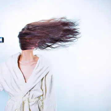 Frizzy hair is a sign of dehydrated and dry hair that needs more moisture
