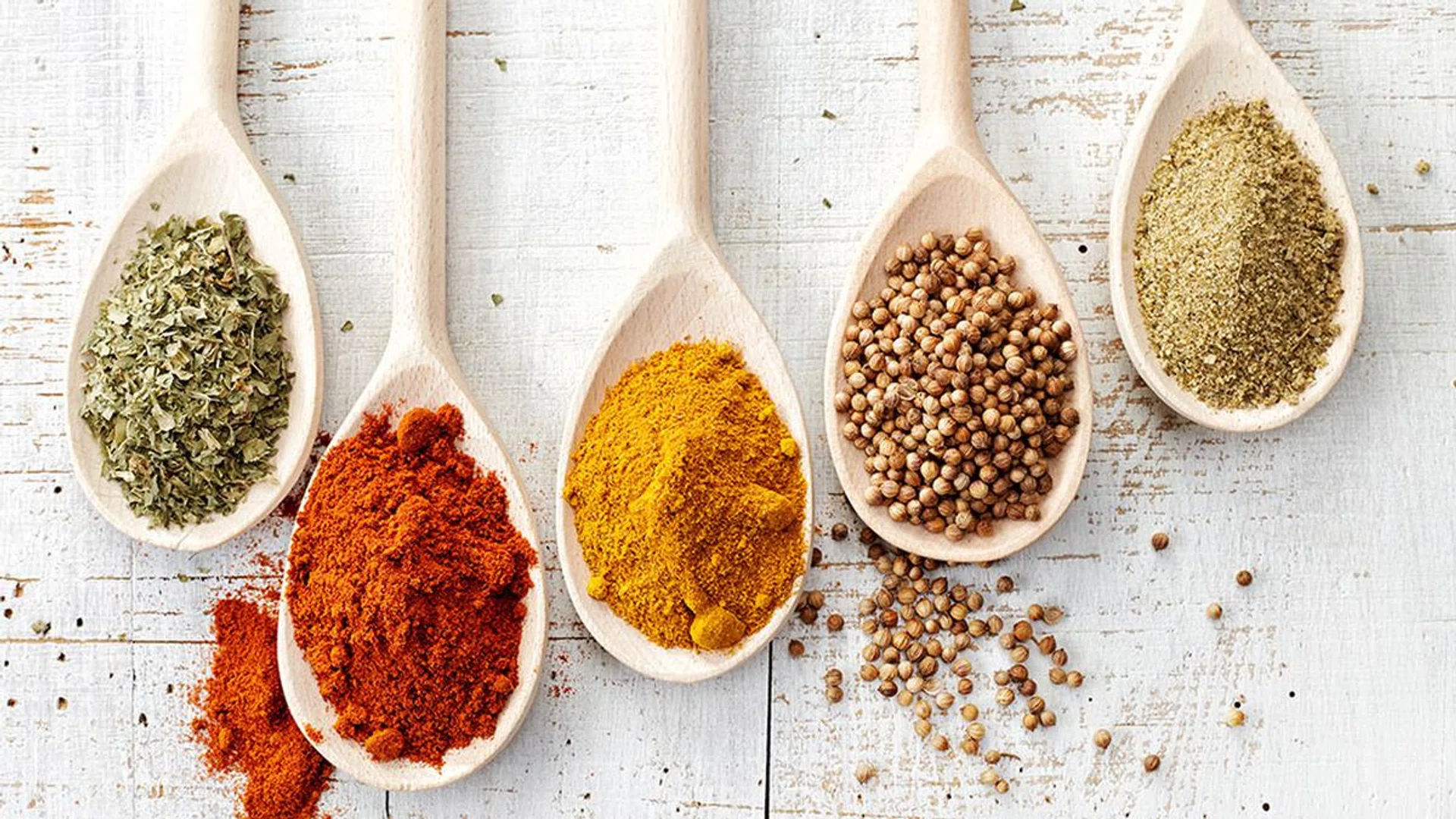 6 Powerful Herbs & Spices That Help Strengthen Your Immune System Naturally