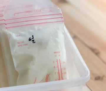 How To Breastfeed And Travel With Breast Milk Without The Hassle