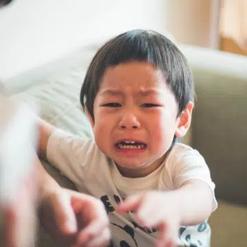 child throwing tantrum