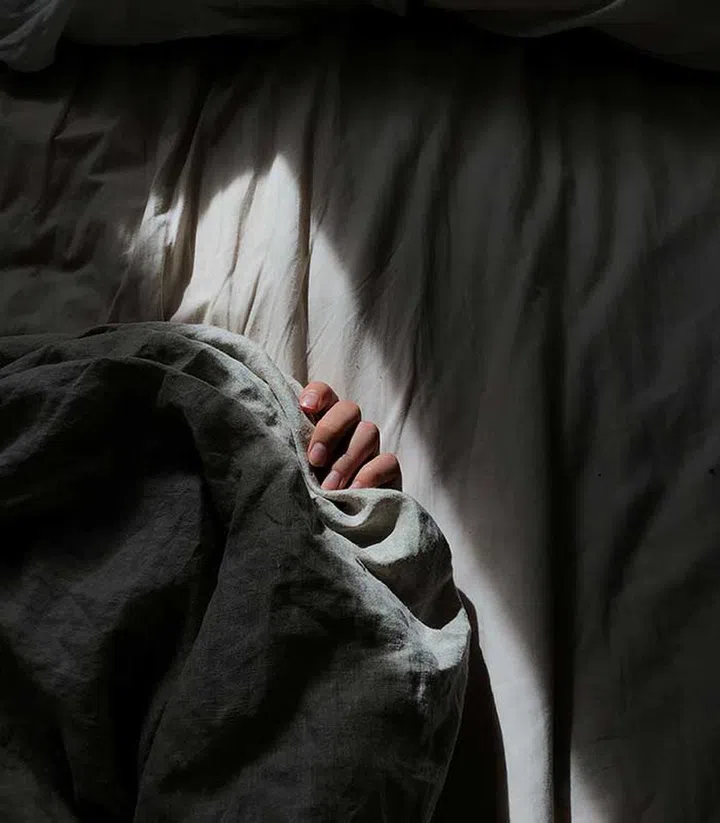 A 2016 study found that participants who wore a weighted blanket during wisdom tooth extraction showed lower stress. (Photo by Daria Shevtsova from Pexels)