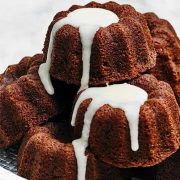 Apple Ginger Cakes With Lemon Dressing