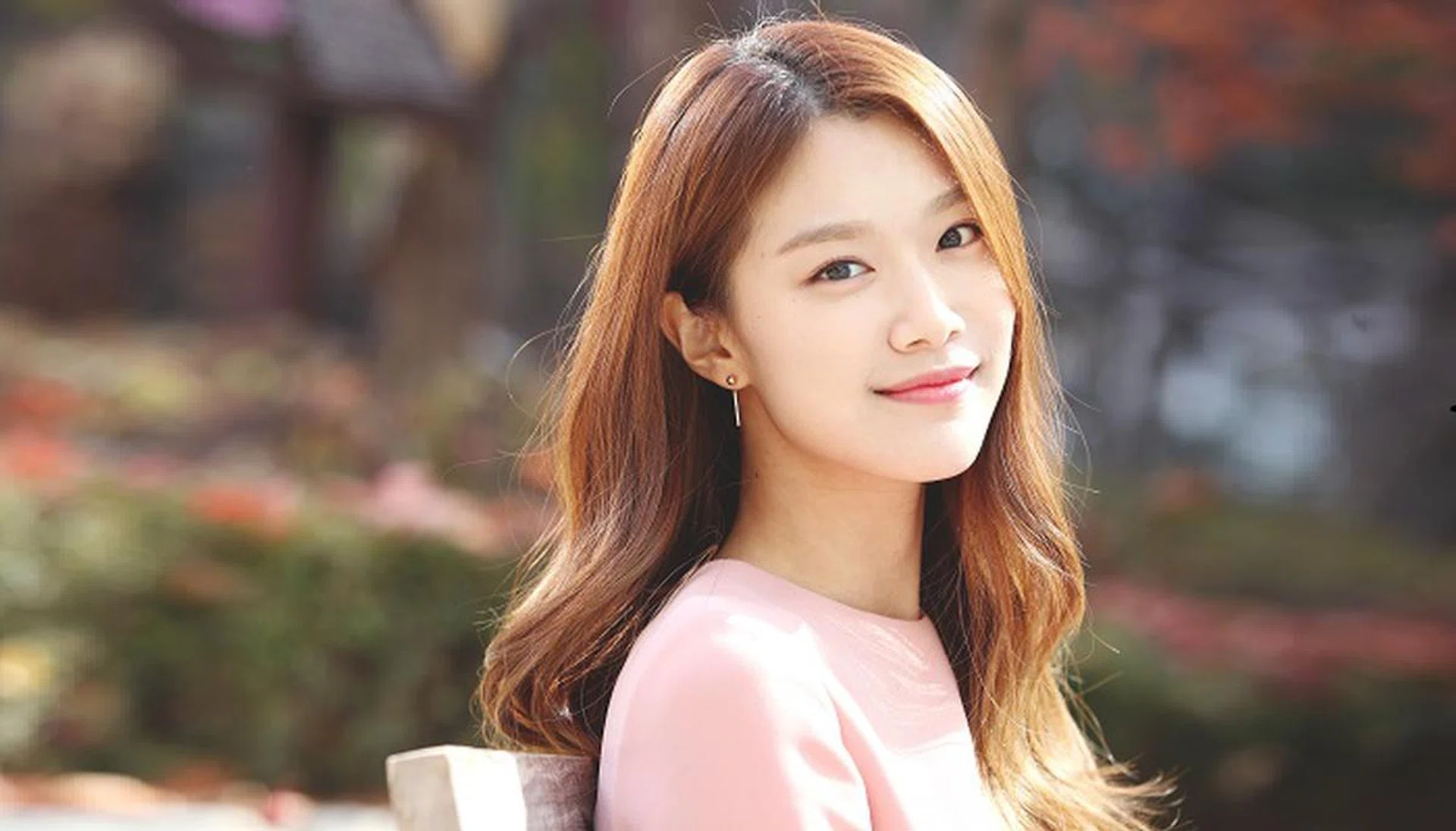  S. Korean actress Lee Joo-woo
South Korean actress Lee Joo-woo, who starred in the drama "Return of Fortunate Bok," poses for a photo before an interview in Seoul on Nov. 27, 2017. The first episode of the drama was aired by the MBC TV network on Nov. 24. (Yonhap)/2017-11-28 08:11:51/
<Copyright ⓒ 1980-2017 YONHAPNEWS AGENCY. All rights reserved.>