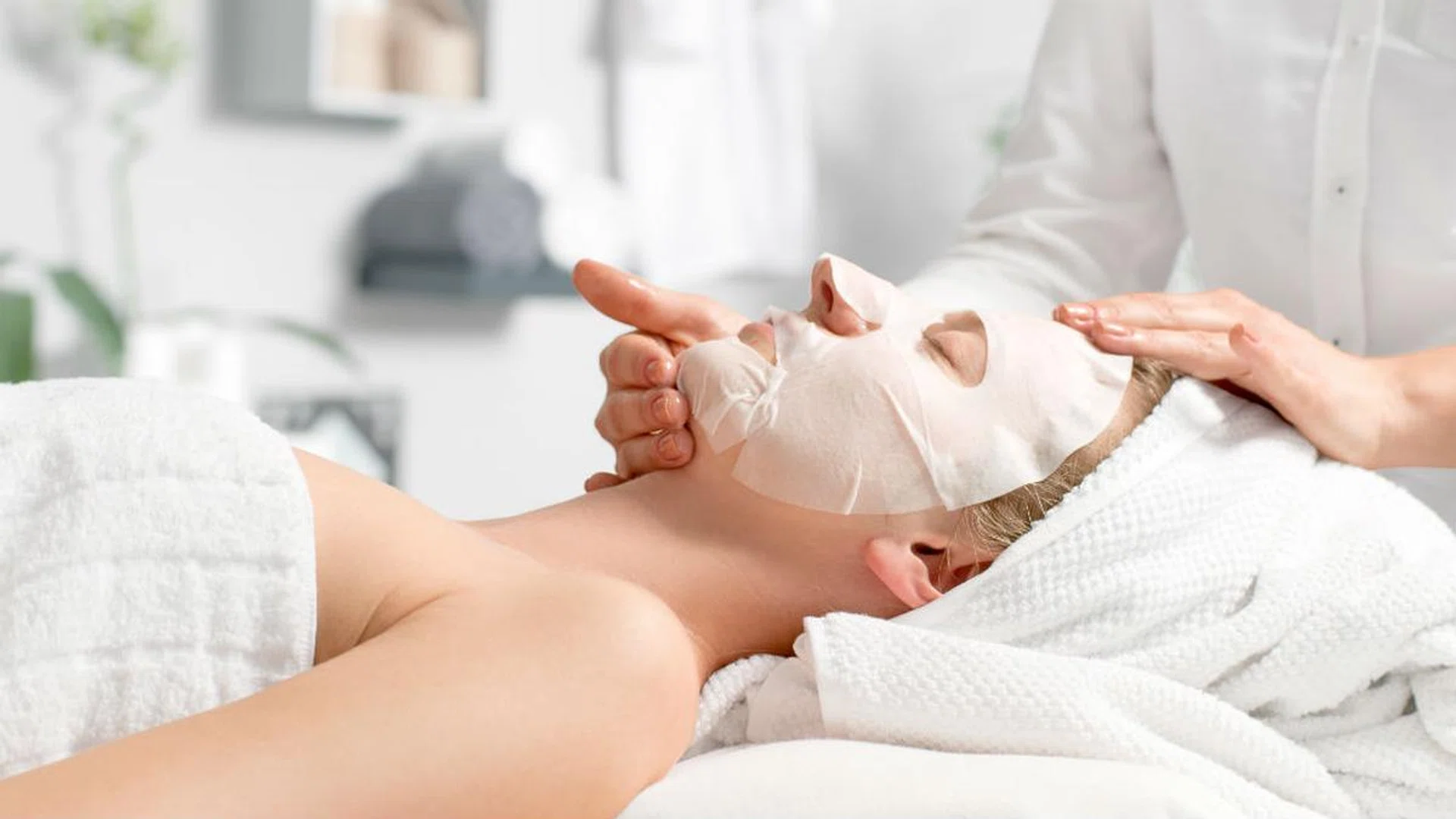 We Round Up The Best Aesthetic Treatments To Get For The Christmas Holidays - featured