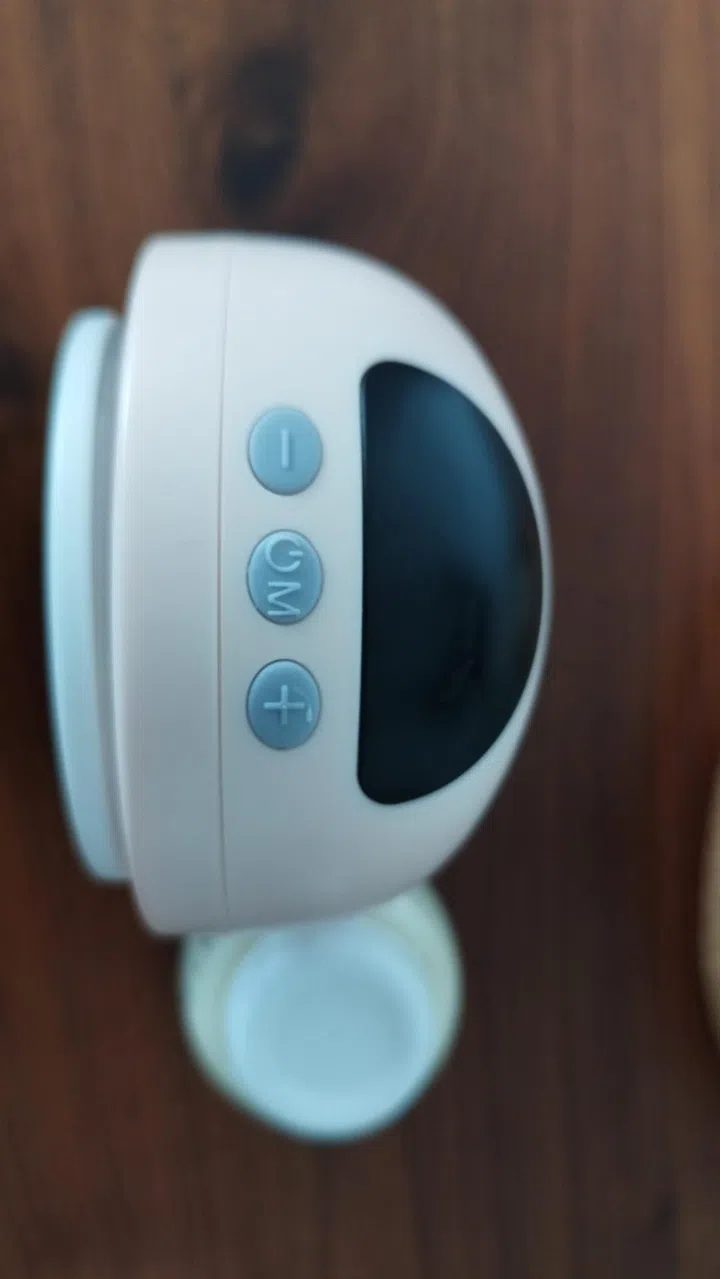 The controls are fairly straightforward. Physical buttons means there's no danger of accidentally increasing suction when your pump gets jostled (looking at you, touch-screen controls).