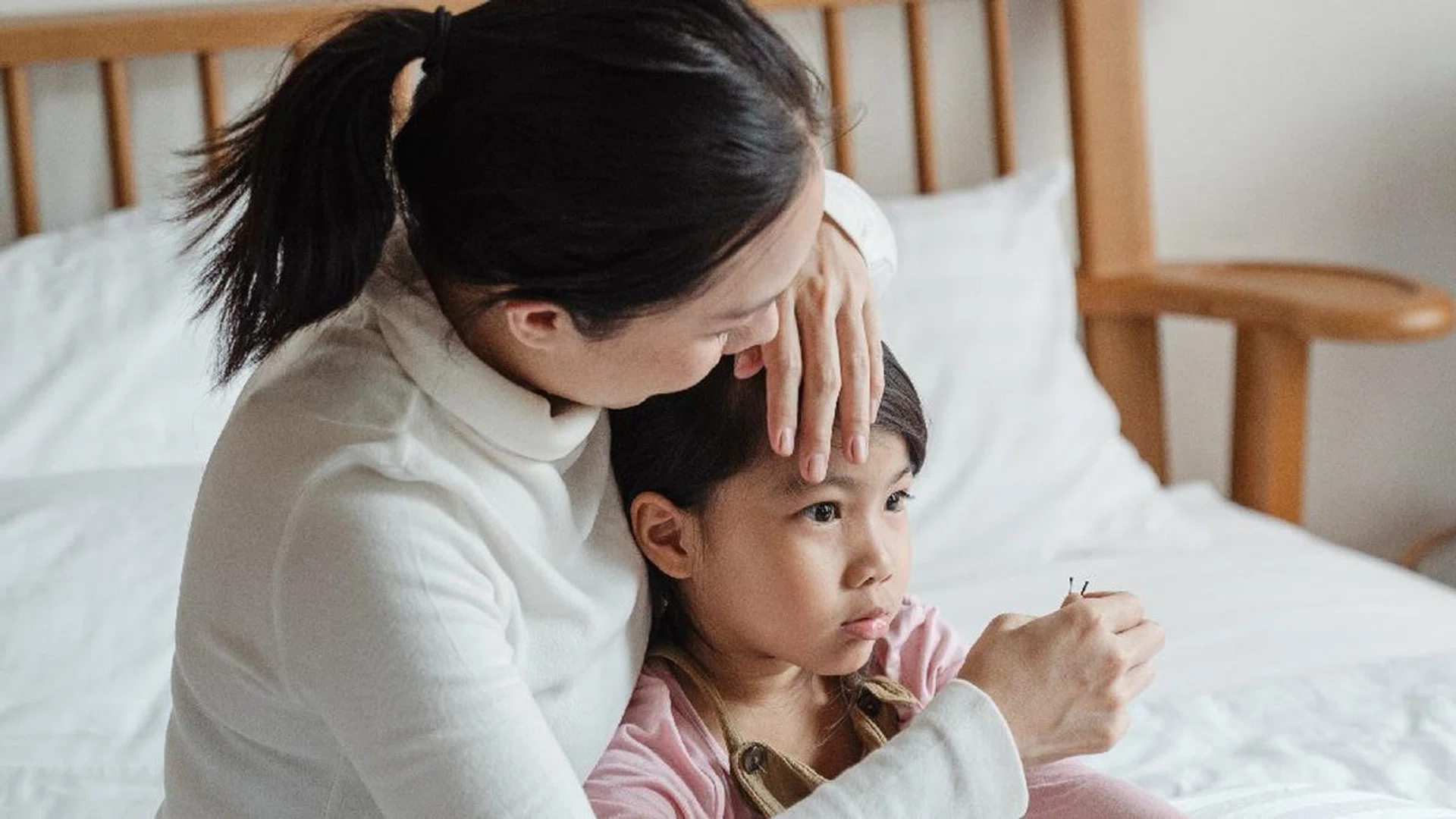 How to break bad news to my child? A child behavioural therapist explains. Singapore Women's Weekly (Photo/ Pexels Ketut Subiyanto)