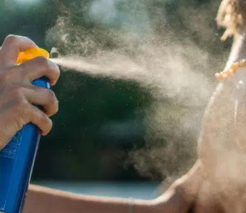 lightweight spray on sunscreen not greasy