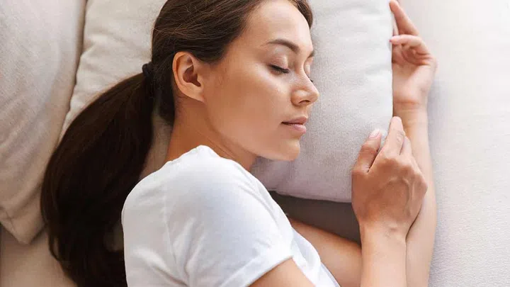 However, if you are a side sleeper, you need to carefully arrange the lashes in place so they don't get mashed up while you're asleep