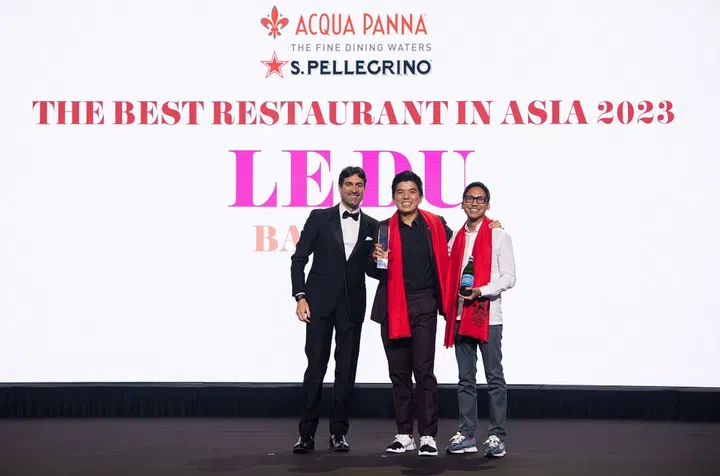 Chef Thitid “Ton” Tassanakajohn of Bangkok's Le Du receives the Asia's Best Restaurant 2023 accolade. Photo: Asia's 50 Best Restaurants