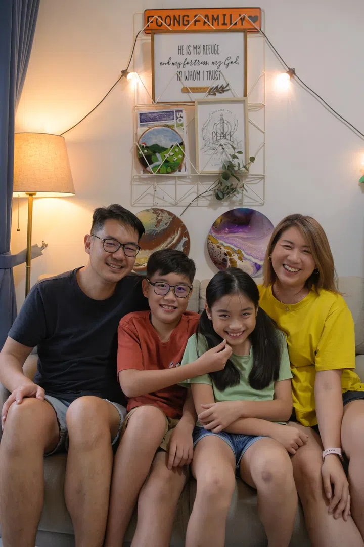 Mr Elvin Foong and his wife Esther with their children Nathan and Phoebe. ST PHOTO: MARK CHEONG