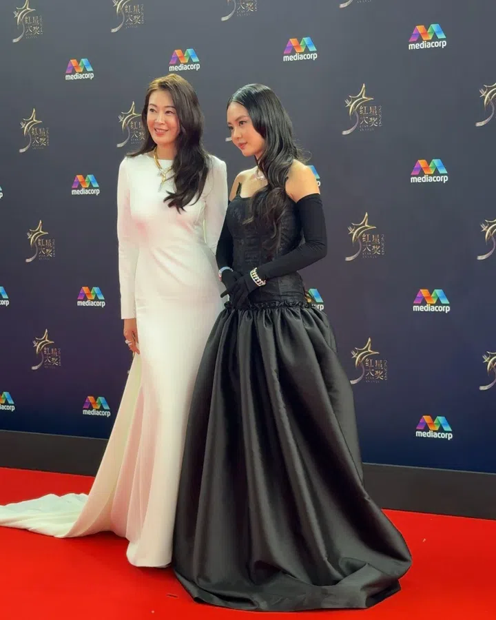 star awards 2026 fashion - chantalle ng and jesseca liu