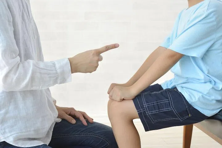 scold and encourage children