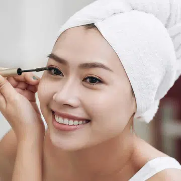 If you're applying mascara or any plumping serums do not let the solution touch the roots lest it affects the lash adhesive glue.
