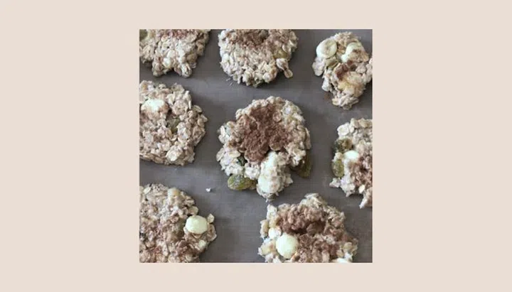04. Flatten balls slightly with a fork. Sprinkle with cinnamon or cocoa, if you’re feeling fancy.