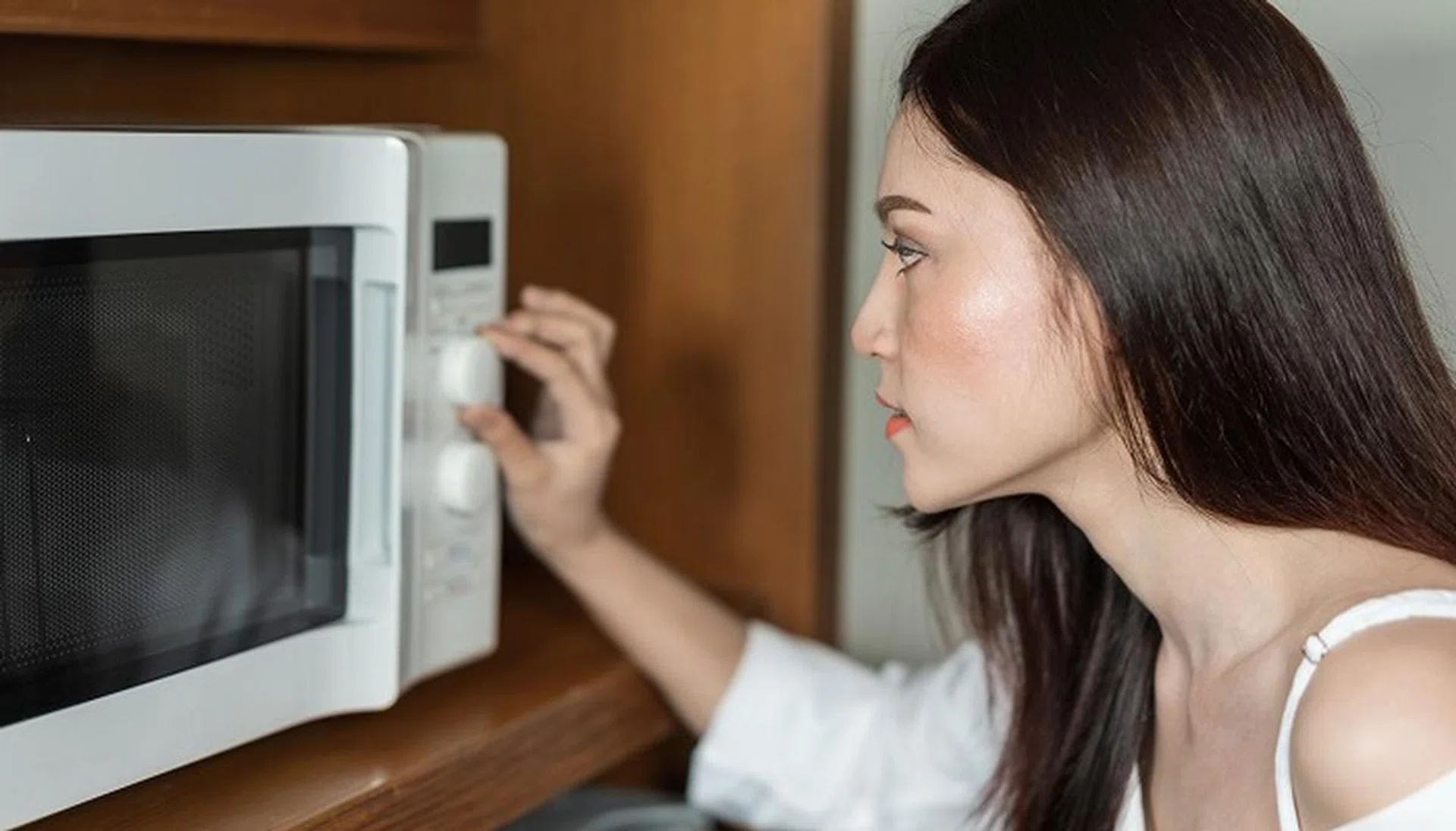 woman cooking with a microwave