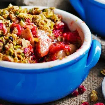 Sugar-Free Ginger, Pear & Pistachio Crumbles