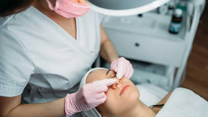 A Hydrafacial treatment suits all skin types (except for those who are rosacea-prone).