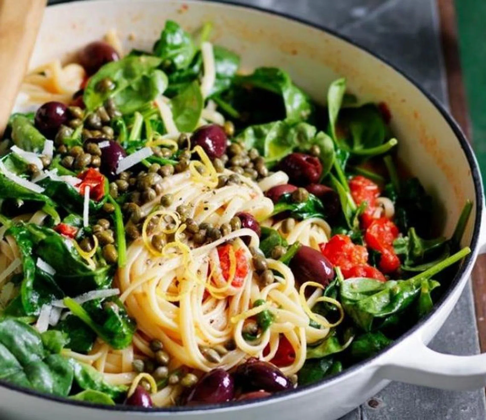 Spinach, Lemon & Tomato One-Pot Linguine