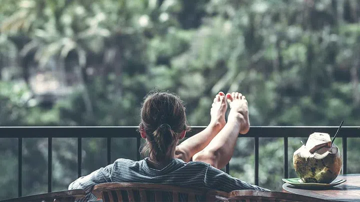 One of the greatest gifts not being an addict will give you is time. (Photo by Artem Beliaikin from Pexels)