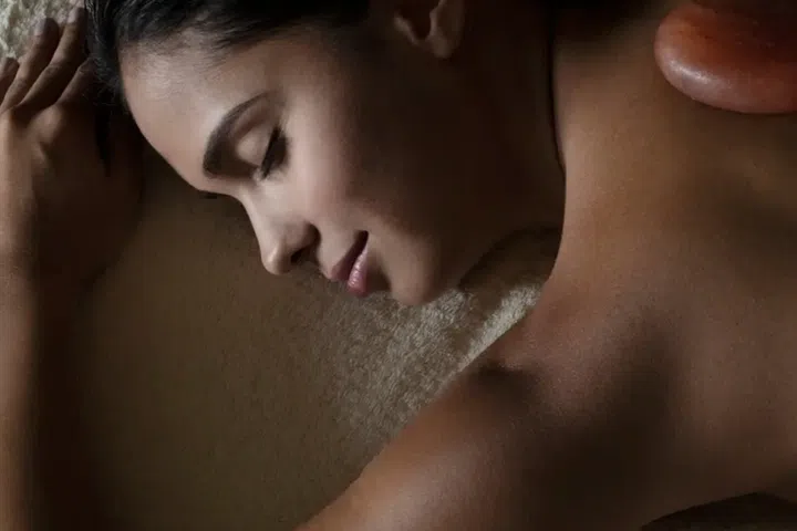 Healing Himalayan Hot Salt Stone Massage, Chi, The Spa at Shangri-La Singapore