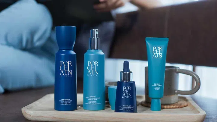 I have dry and sensitive skin hence the products that I choose to use are curated to address these key skin concerns.