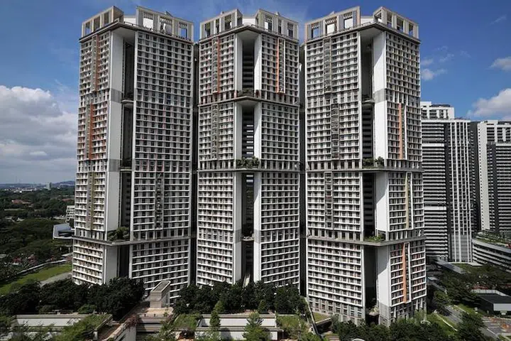 ST20200131_202007652917/xbhdb03/Neo Xiaobin /Built in 2015, SkyVille@Dawson piloted the flexi-layout scheme, which gives buyers more flat design options. All units are designed with minimal structural beams in core spaces and with columns along the perimeter, so that residents can tailor their homes to suit their lifestyles and family needs. The project is also designed as villages with each comprising a sky garden and shared by 80 homes.
/The Straits Times looks at the interesting HDB blocks and designs over the years as the Housing & Development Board celebrates its 60th anniversary on Feb 1.##########xbhdbskyville##########NEO XIAOBIN