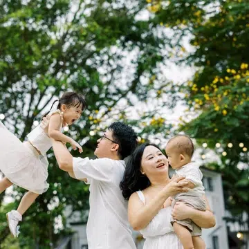 tay zhi yun mum of two with family on career break and looking for new role