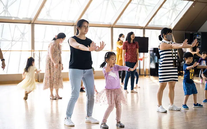 Esplanade’s da:ns FL/OW Dance Workshops 