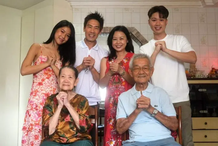 (Back row, from left) Actress Chen Yixin with her father Edmund Chen, mother Xiang Yun, brother Chen Xi and (front row) her paternal grandparents at a previous Chinese New Year gathering. Photo: Chen Yixin