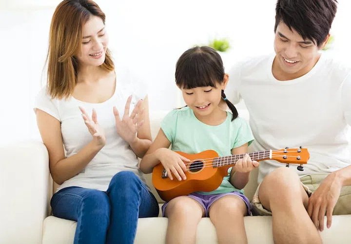 happy  family Teaching daughter To Play ukulele