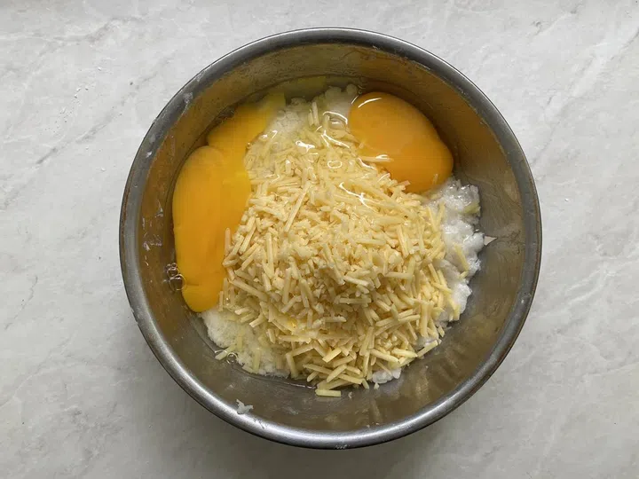 03. Stir in eggs and cheese till the mixture is well combined and you will get a cottage cheese-like texture.
03.