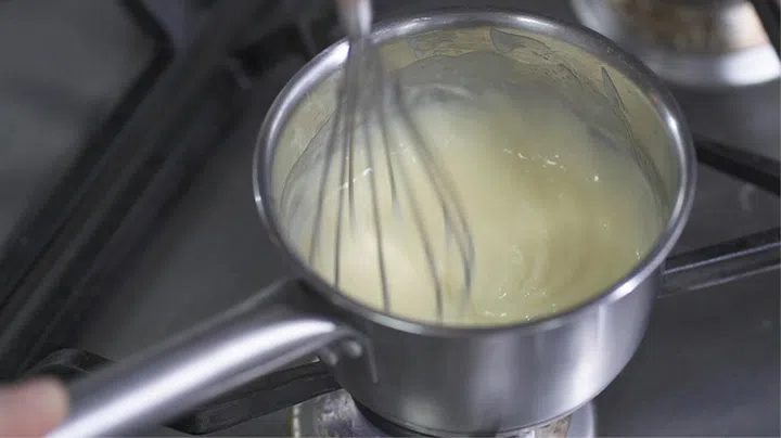Over low/medium fire, melt butter in a small pan. Add flour, sugar and a splash of water. Whisk for about 3 mins, until the sauce thickens. Set aside to cool.