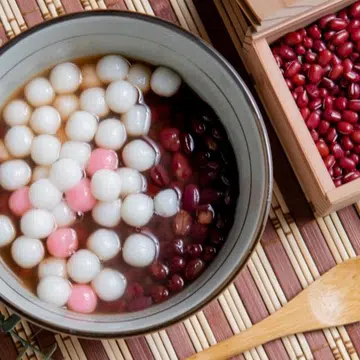 Sweet Red Bean Dessert Soup with Tang Yuan