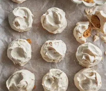 Mini Meringues With Peanut Butter