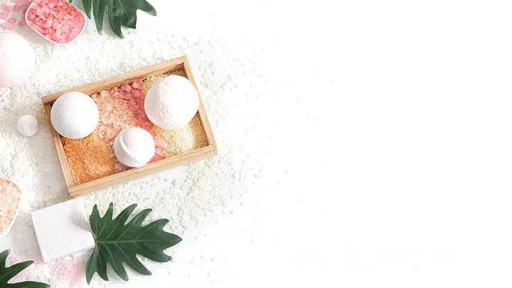 Here, a DIY bath bomb recipe for two to four bath bombs. 