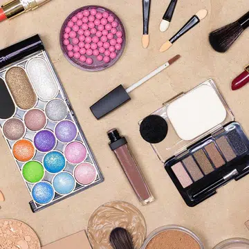 If you've settled into a boring daily light makeup or have lost touch with our makeup skills, here's some inspiration to get things going