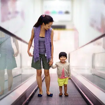 how to keep child safe from escalator accidents