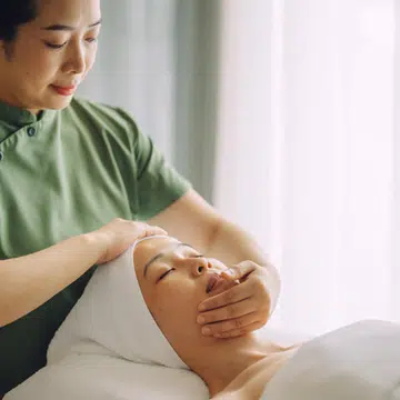 most-pampering-facial-oasia-spa-glowing-skin