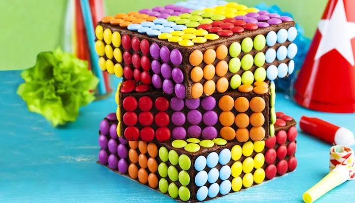 It's Party Time! - Cook kids' cakes - Chocolate Rubik's Cube