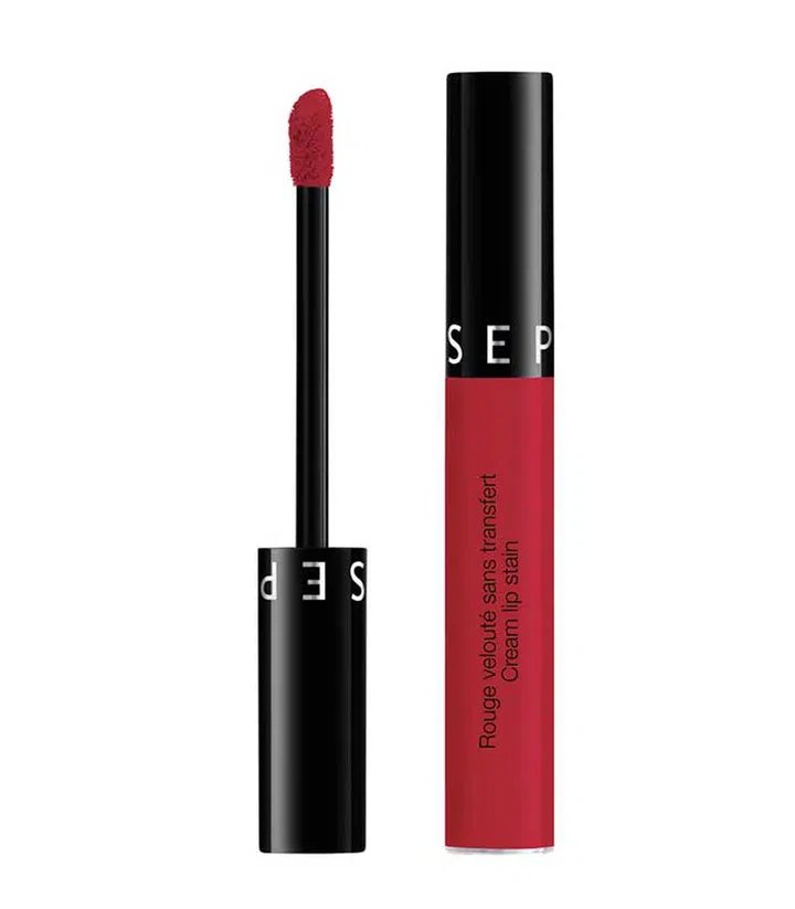 Long-wearing lipsticks and stains last for hours, so when it comes to application, take care.