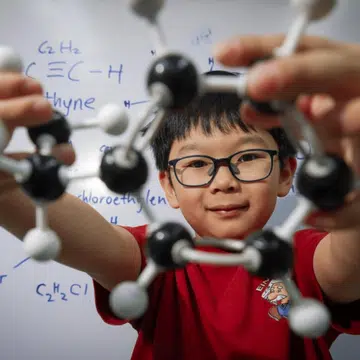 Singapore 7-Year-Old Attends NTU Chemistry Lectures