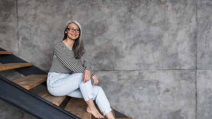 How does hair turn grey?