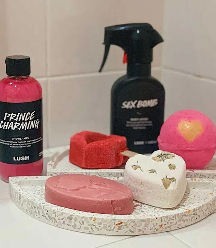 If you've bought anything from Lush in the recent years, you would have noticed that you get your products in cloths, recyclable paper bags, or plain black tubs.