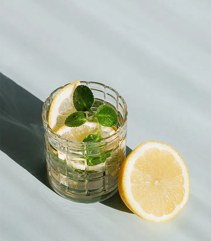 Retire to a quiet room with your cucumber mint water. (Photo by Karolina Grabowska from Pexels)
