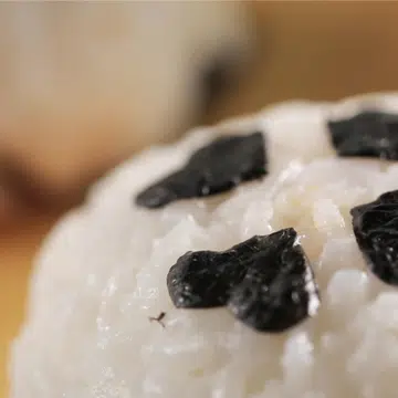 A healthy Tuna Onigiri recipe