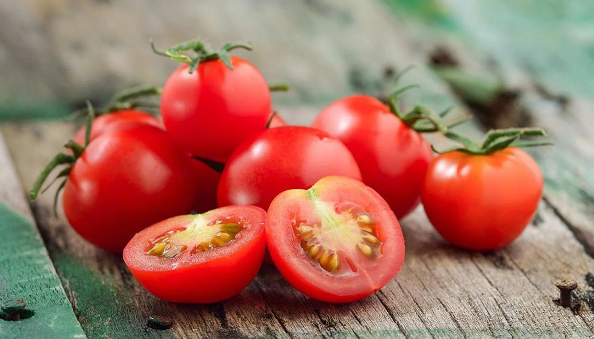 46517060 - close-up of fresh, ripe cherry tomatoes on wood