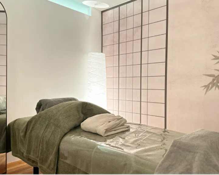 Best Japanese Face-Slimming Facial
Signature Small Face Care, Facia Ginza Singapore
