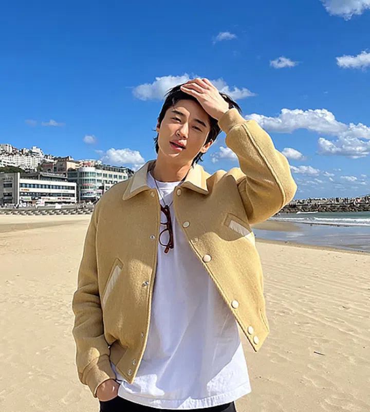 Credit: @byeonwooseok