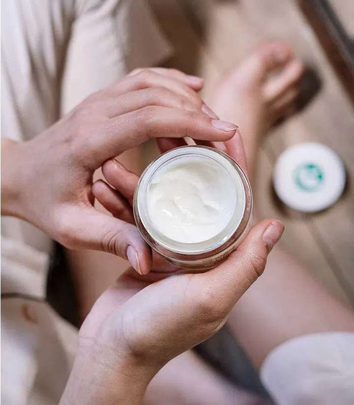 Using a good hydrating moisturiser can prevent skin from drying out and becoming rough and scaly. (Photo by cottonbro from Pexels)