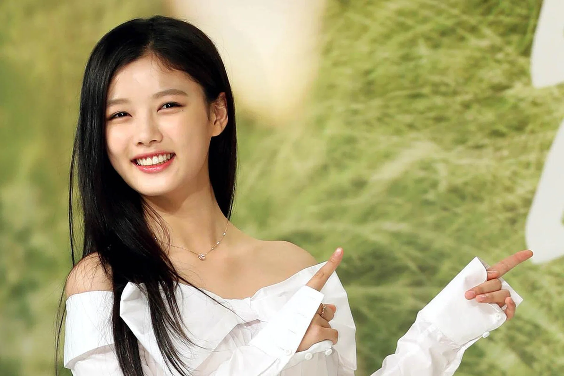  S. Korean actress Kim Yoo-jung
South Korean actress Kim Yoo-jung, who stars in the new drama "Moonlight Drawn by Clouds," poses for a photo during a publicity event in Seoul on Aug. 17, 2016. The first episode of the drama will be aired by the KBS TV network on Aug. 22. (Yonhap)/2016-08-19 08:30:49/
<Copyright ⓒ 1980-2016 YONHAPNEWS AGENCY. All rights reserved.>